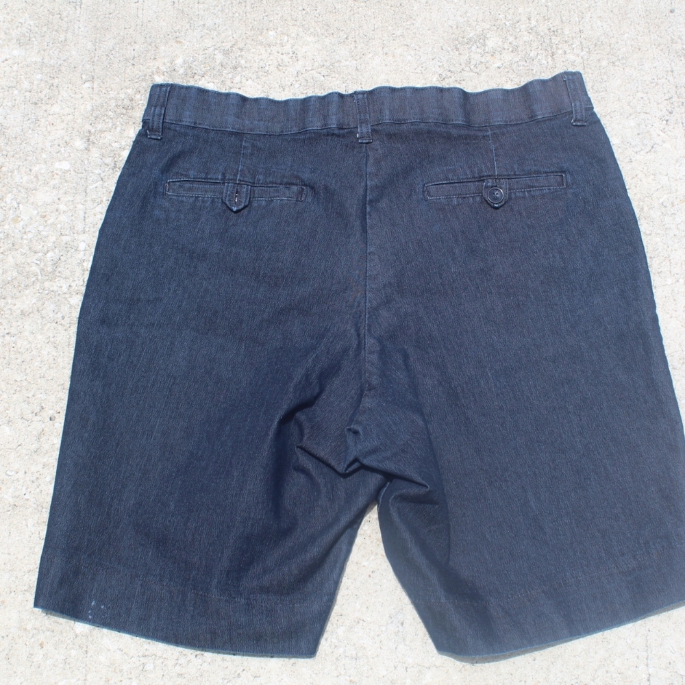Lee Shorts - Picture 2 of 3